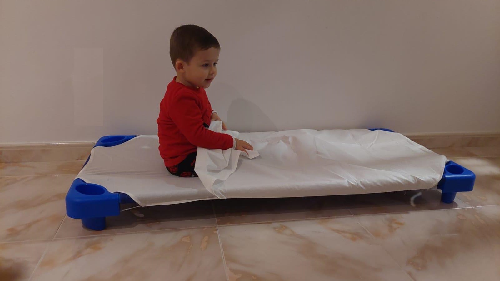 CATRE EMPILHÁVEL 133/58/12CM-AZUL TW S/CAPA